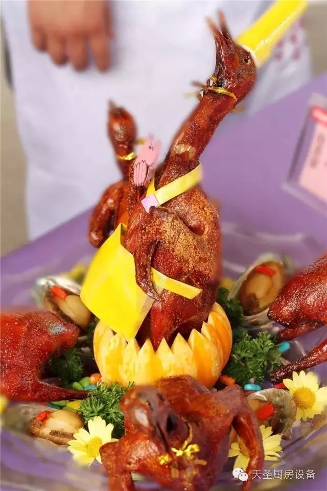 灌汤黑椒鲍鱼脆皮鸽