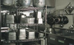 厨房设备中的厨具应置通风干燥处